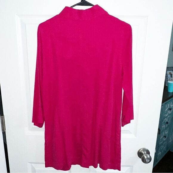 Soft surroundings button up tunic in fuchsia w/ mother of pearl buttons.like new - Picture 4 of 8